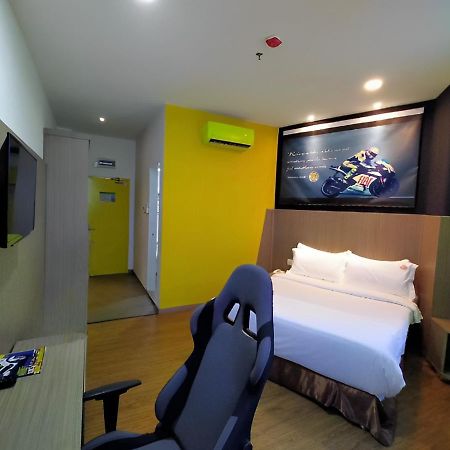 Hype Motorsport Hotel נילאי מראה חיצוני תמונה