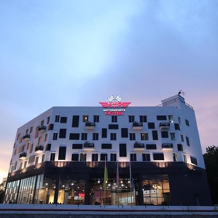 Hype Motorsport Hotel נילאי מראה חיצוני תמונה