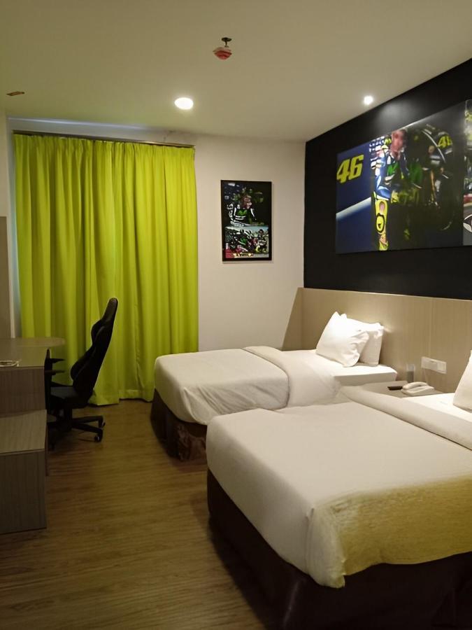 Hype Motorsport Hotel נילאי מראה חיצוני תמונה