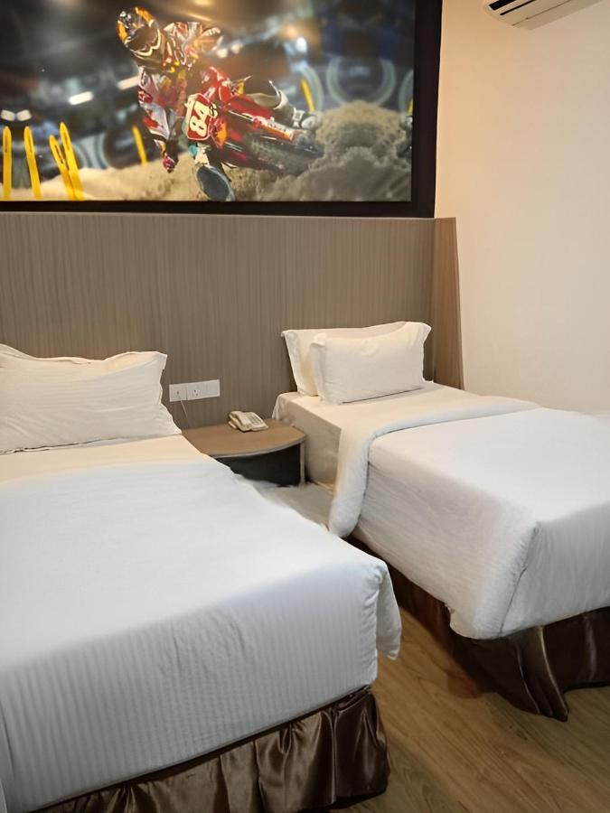 Hype Motorsport Hotel נילאי מראה חיצוני תמונה