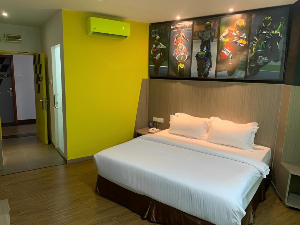 Hype Motorsport Hotel נילאי מראה חיצוני תמונה