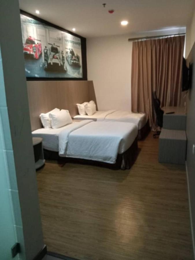 Hype Motorsport Hotel נילאי מראה חיצוני תמונה