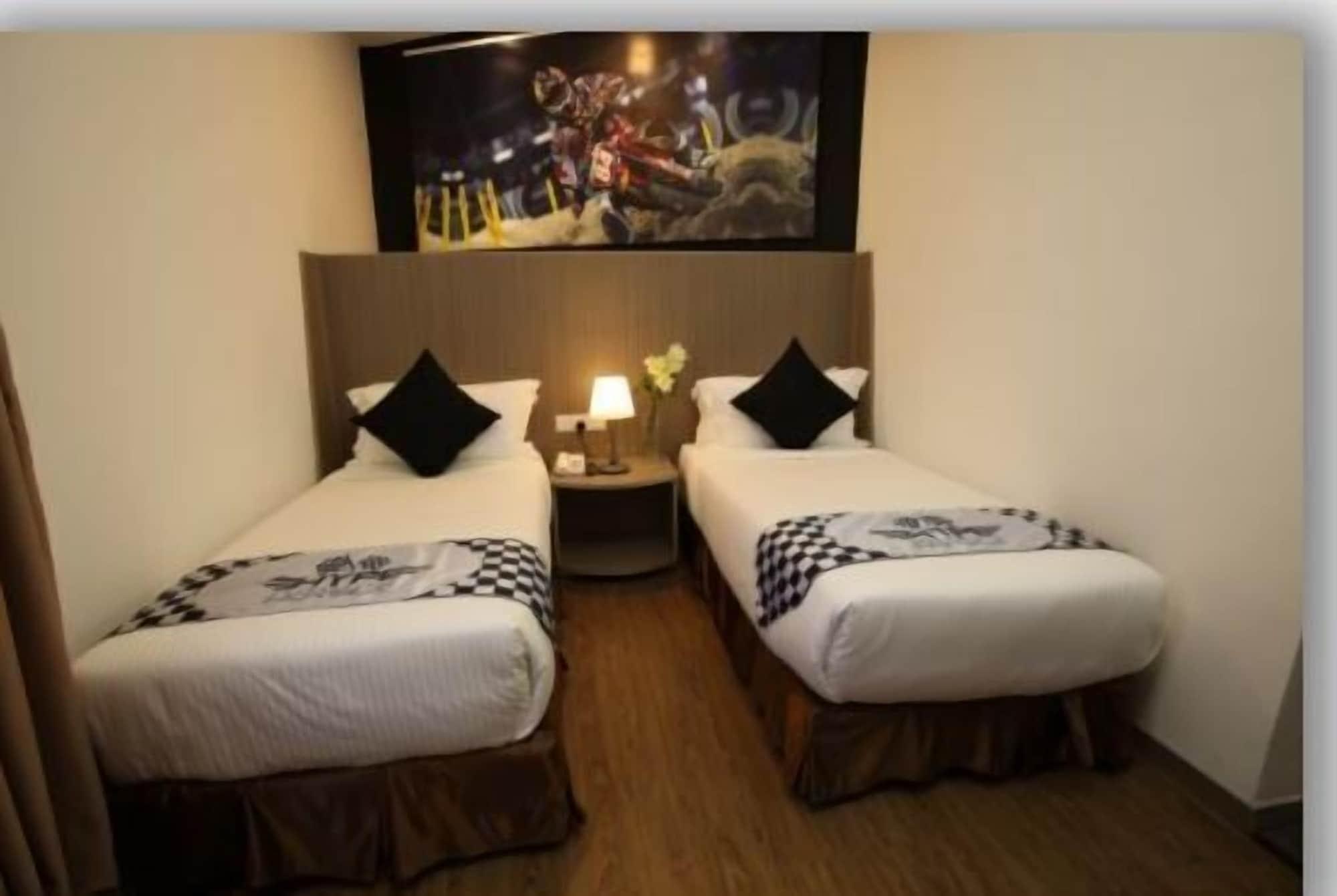 Hype Motorsport Hotel נילאי מראה חיצוני תמונה