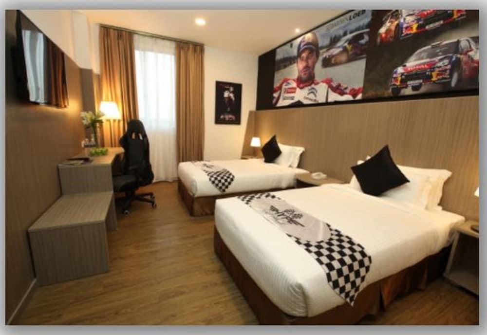 Hype Motorsport Hotel נילאי מראה חיצוני תמונה