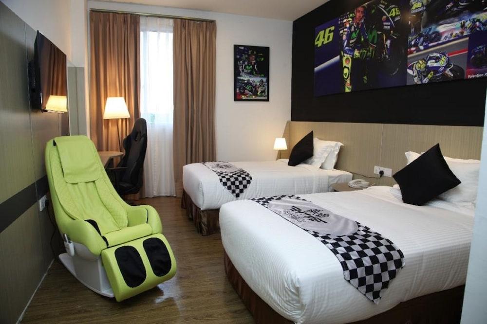 Hype Motorsport Hotel נילאי מראה חיצוני תמונה