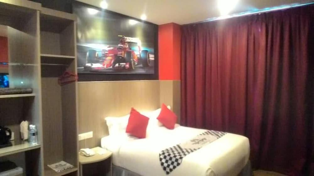 Hype Motorsport Hotel נילאי מראה חיצוני תמונה