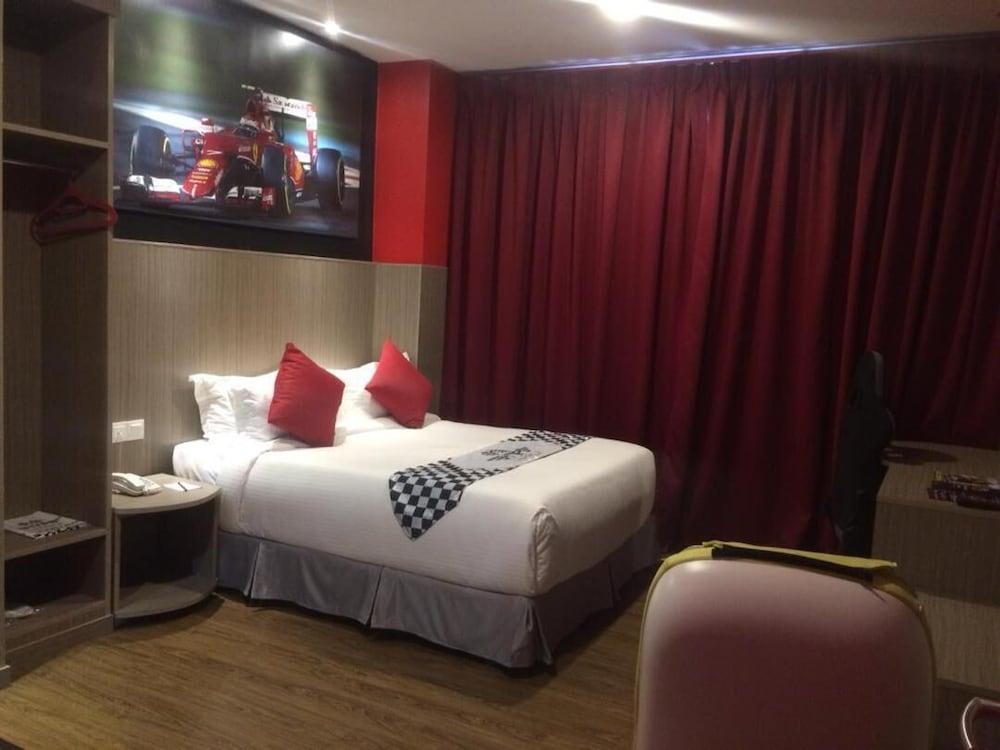 Hype Motorsport Hotel נילאי מראה חיצוני תמונה