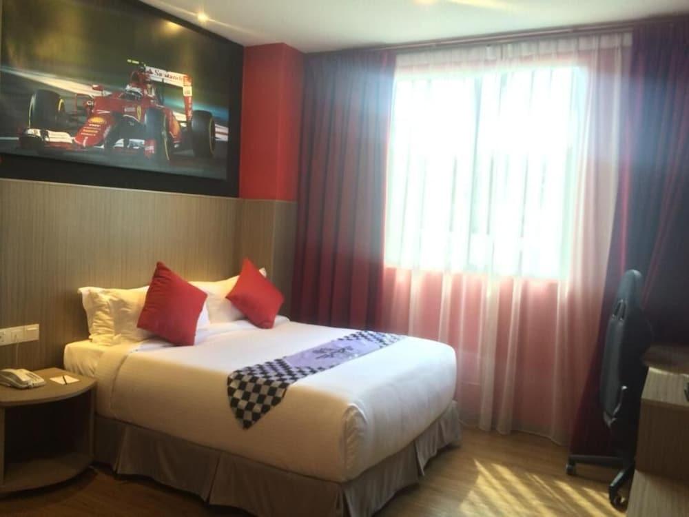 Hype Motorsport Hotel נילאי מראה חיצוני תמונה