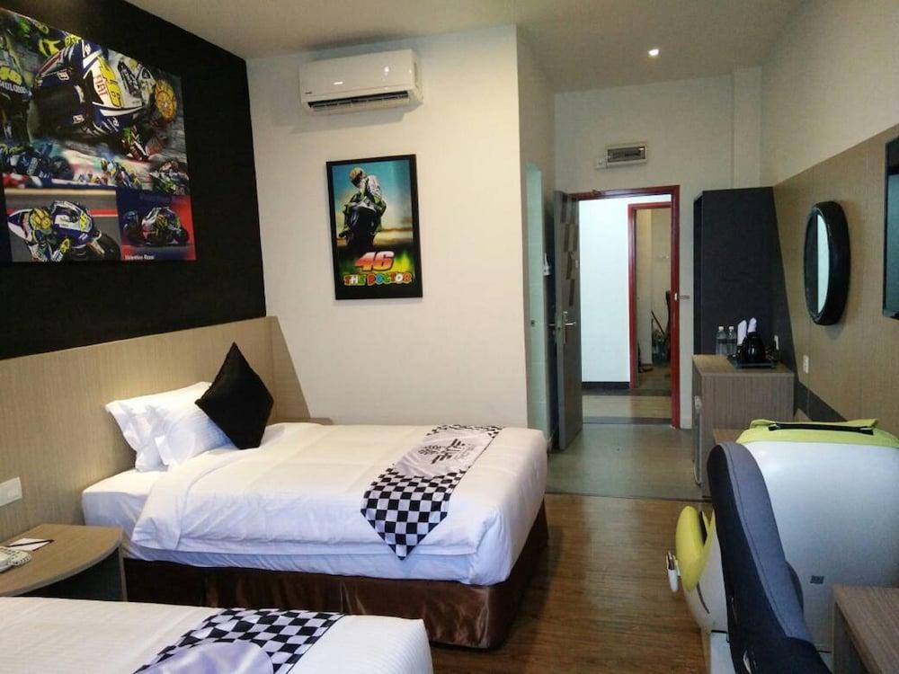 Hype Motorsport Hotel נילאי מראה חיצוני תמונה