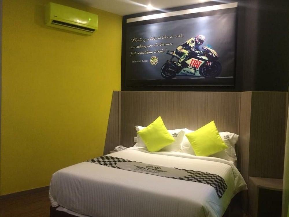 Hype Motorsport Hotel נילאי מראה חיצוני תמונה