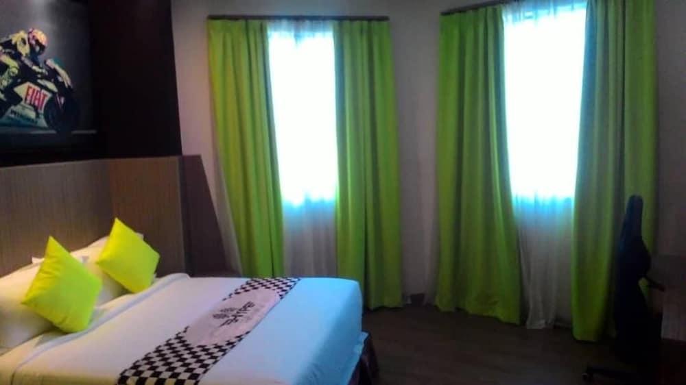 Hype Motorsport Hotel נילאי מראה חיצוני תמונה