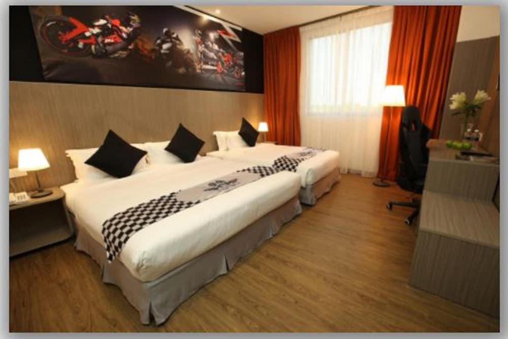 Hype Motorsport Hotel נילאי מראה חיצוני תמונה
