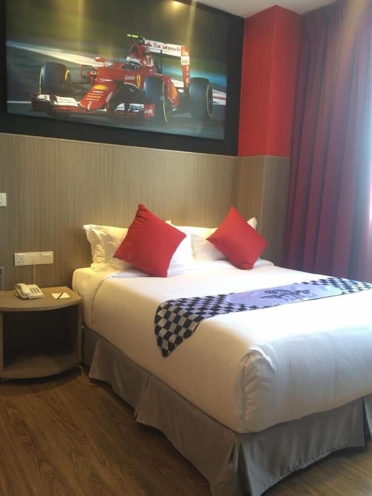 Hype Motorsport Hotel נילאי מראה חיצוני תמונה