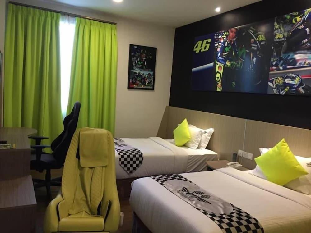 Hype Motorsport Hotel נילאי מראה חיצוני תמונה