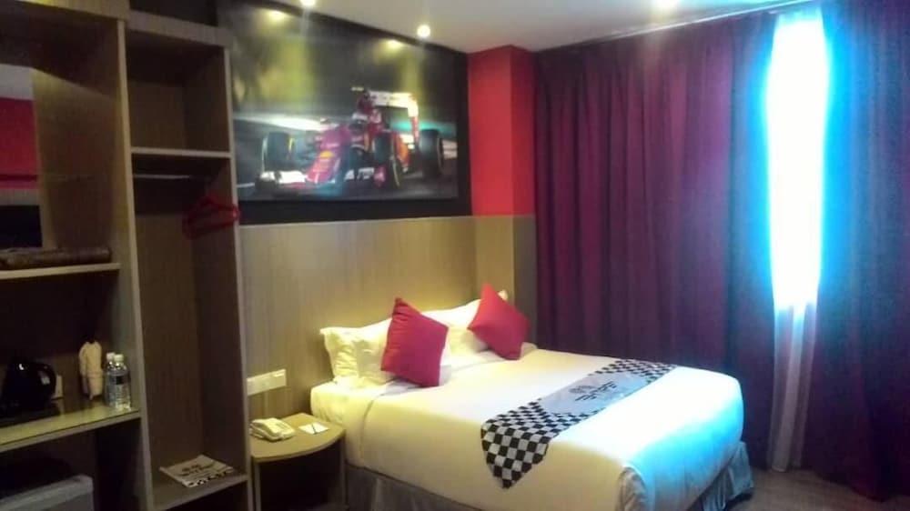 Hype Motorsport Hotel נילאי מראה חיצוני תמונה
