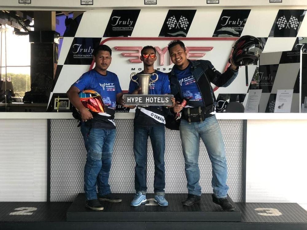Hype Motorsport Hotel נילאי מראה חיצוני תמונה